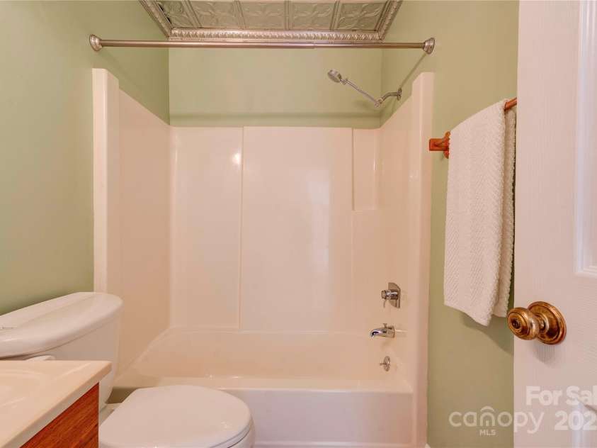 1184 Cambridge Drive, Shelby, NC 28152.  MLS# CAR4258858, YatesRealty ID 13022. Bathroom 2