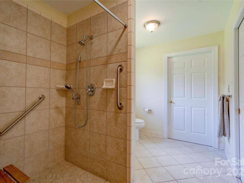1184 Cambridge Drive, Shelby, NC 28152.  MLS# CAR4258858, YatesRealty ID 13022. Bathroom 3