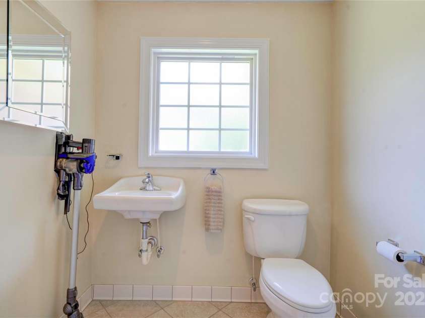 1184 Cambridge Drive, Shelby, NC 28152.  MLS# CAR4258858, YatesRealty ID 13022. Bathroom 3