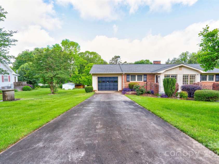 1184 Cambridge Drive, Shelby, NC 28152.  MLS# CAR4258858, YatesRealty ID 13022. Front