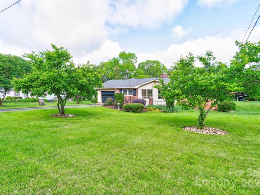 1184 Cambridge Drive, Shelby, NC 28152.  MLS# CAR4258858, YatesRealty ID 13022. Front