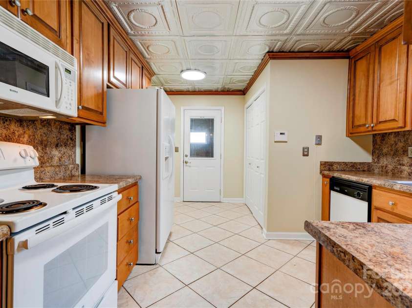 1184 Cambridge Drive, Shelby, NC 28152.  MLS# CAR4258858, YatesRealty ID 13022. Kitchen