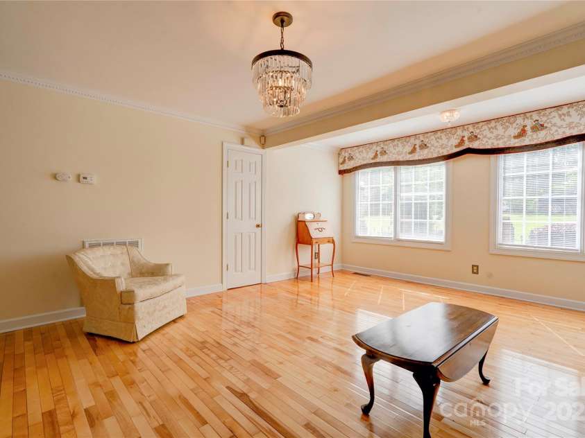 1184 Cambridge Drive, Shelby, NC 28152.  MLS# CAR4258858, YatesRealty ID 13022. Living Room