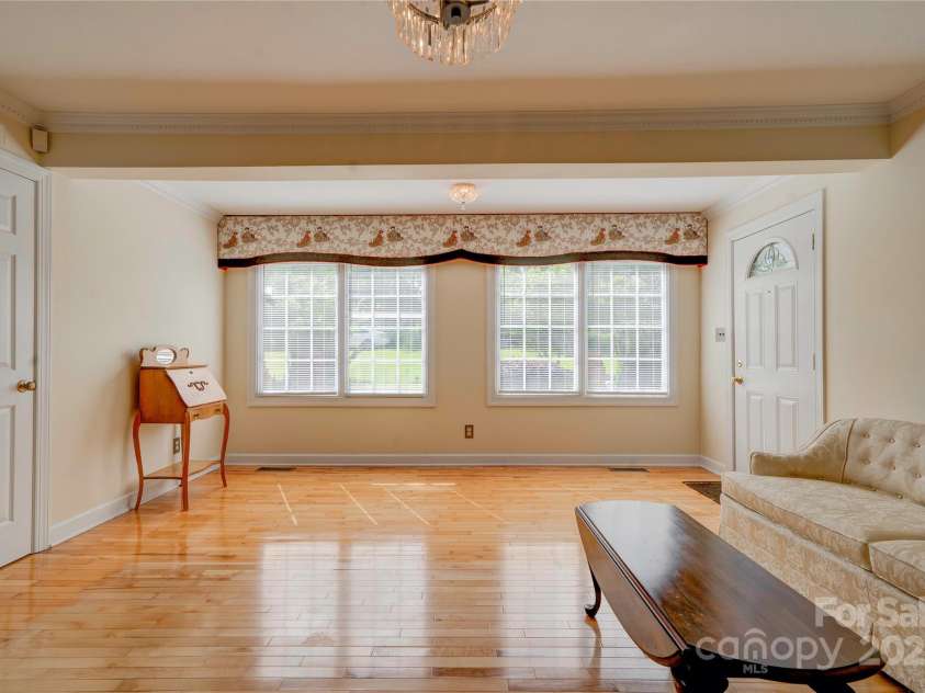 1184 Cambridge Drive, Shelby, NC 28152.  MLS# CAR4258858, YatesRealty ID 13022. Living Room