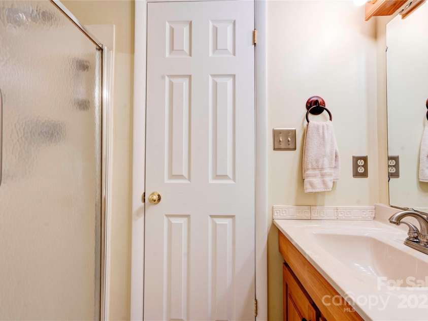 1184 Cambridge Drive, Shelby, NC 28152.  MLS# CAR4258858, YatesRealty ID 13022. Primary Bathroom