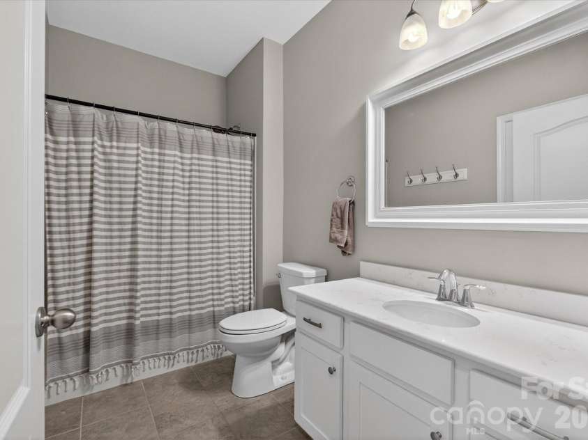 171 Sweet Briar Drive, Fort Mill, SC 29707.  MLS# CAR4370153, YatesRealty ID 13022. 2nd Full bathroom on Main
