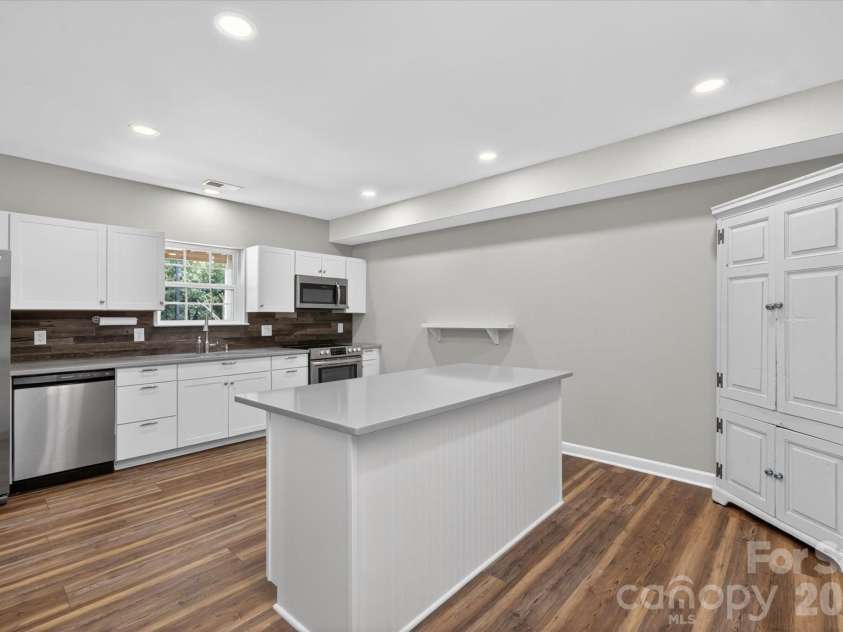 171 Sweet Briar Drive, Fort Mill, SC 29707.  MLS# CAR4370153, YatesRealty ID 13022. 