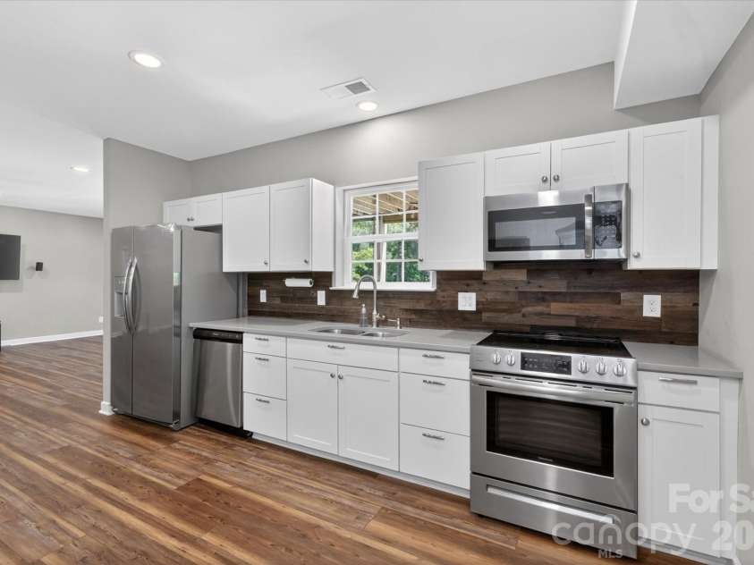 171 Sweet Briar Drive, Fort Mill, SC 29707.  MLS# CAR4370153, YatesRealty ID 13022. Basement Kitchen