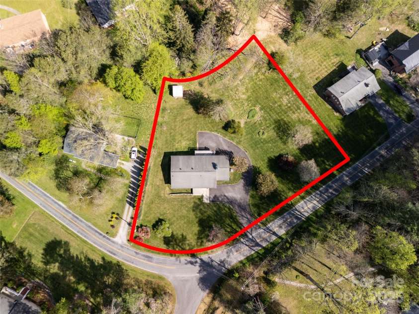 196 Woodland Terrace, Brevard, NC 28712.  MLS# CAR4254035, YatesRealty ID 13024. 