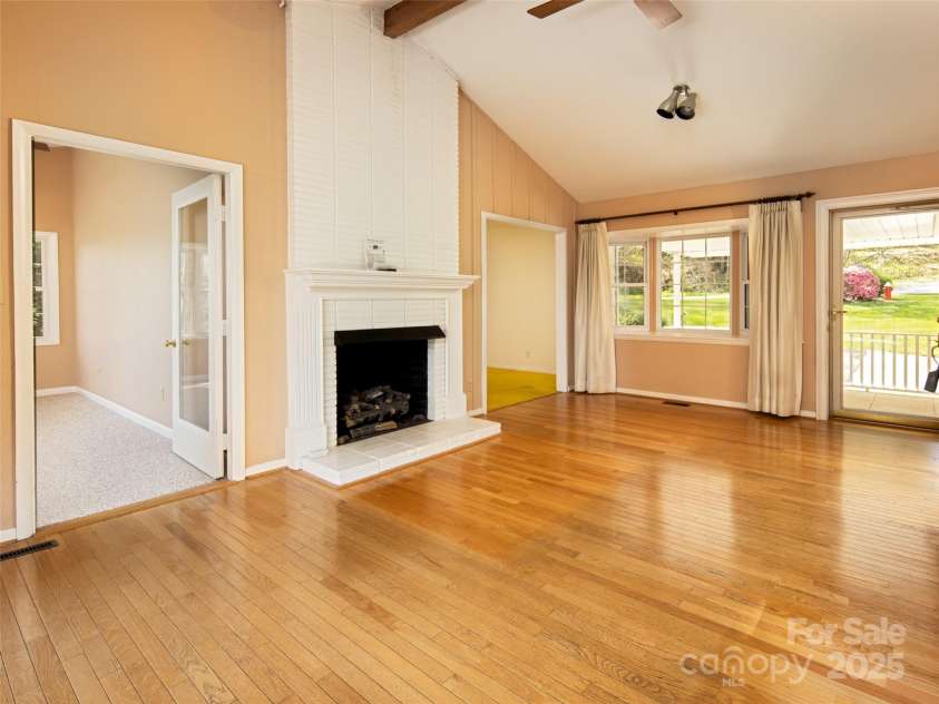 196 Woodland Terrace, Brevard, NC 28712.  MLS# CAR4254035, YatesRealty ID 13024. 