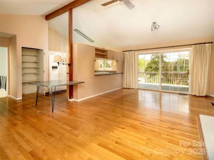 196 Woodland Terrace, Brevard, NC 28712.  MLS# CAR4254035, YatesRealty ID 13024. 