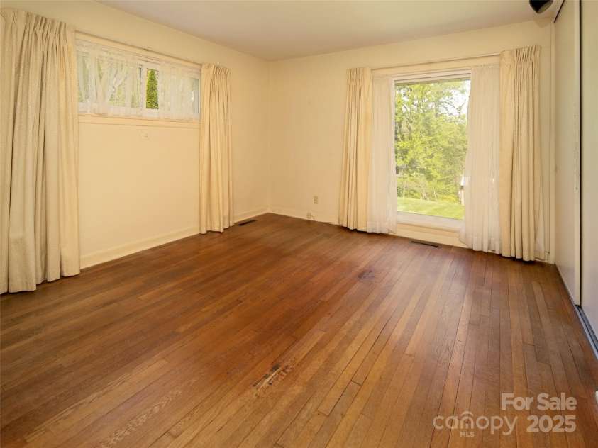 196 Woodland Terrace, Brevard, NC 28712.  MLS# CAR4254035, YatesRealty ID 13024. 