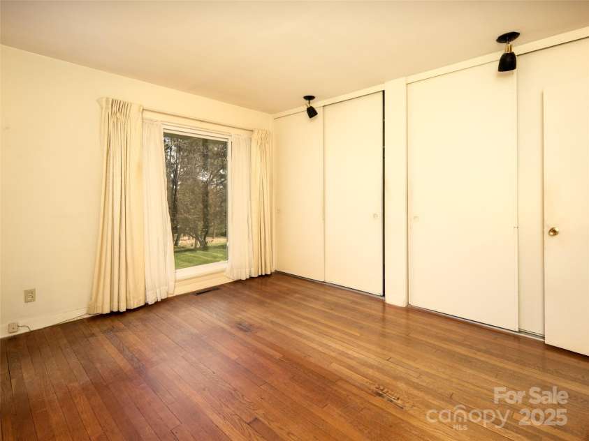 196 Woodland Terrace, Brevard, NC 28712.  MLS# CAR4254035, YatesRealty ID 13024. 