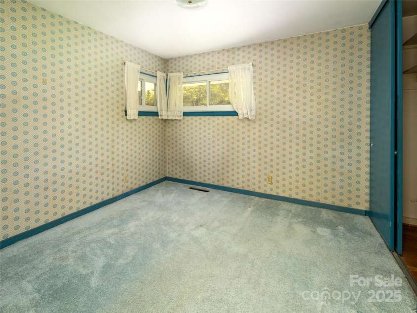 196 Woodland Terrace, Brevard, NC 28712.  MLS# CAR4254035, YatesRealty ID 13024. 