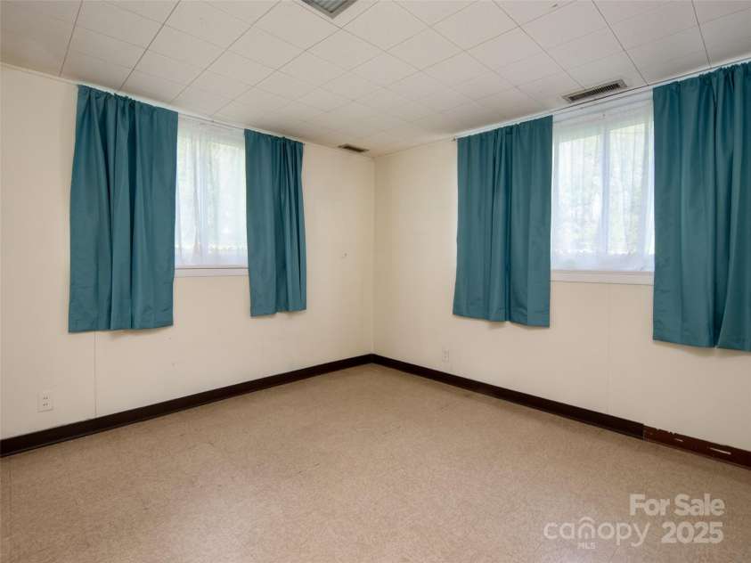 196 Woodland Terrace, Brevard, NC 28712.  MLS# CAR4254035, YatesRealty ID 13024. 