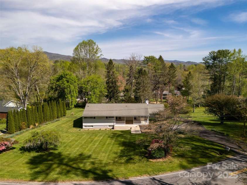 196 Woodland Terrace, Brevard, NC 28712.  MLS# CAR4254035, YatesRealty ID 13024. 