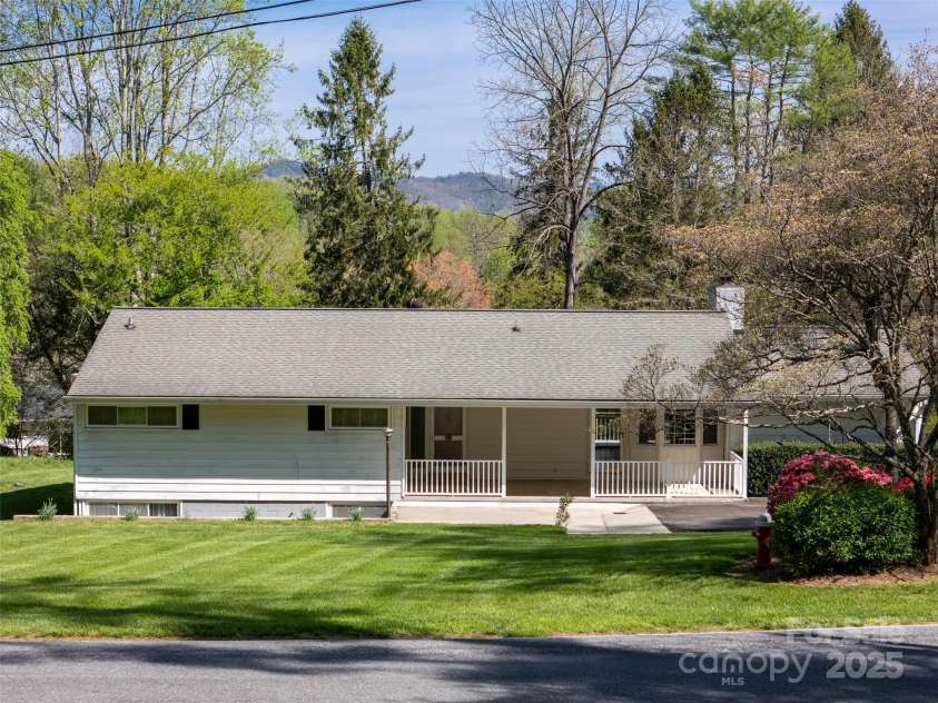 196 Woodland Terrace, Brevard, NC 28712.  MLS# CAR4254035, YatesRealty ID 13024. 