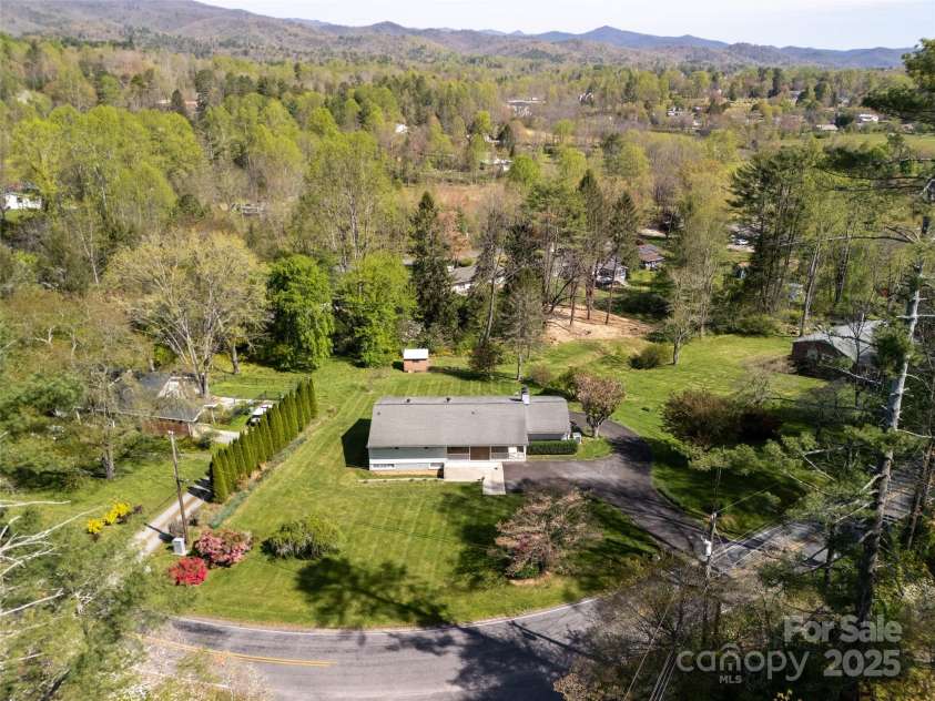 196 Woodland Terrace, Brevard, NC 28712.  MLS# CAR4254035, YatesRealty ID 13024. 