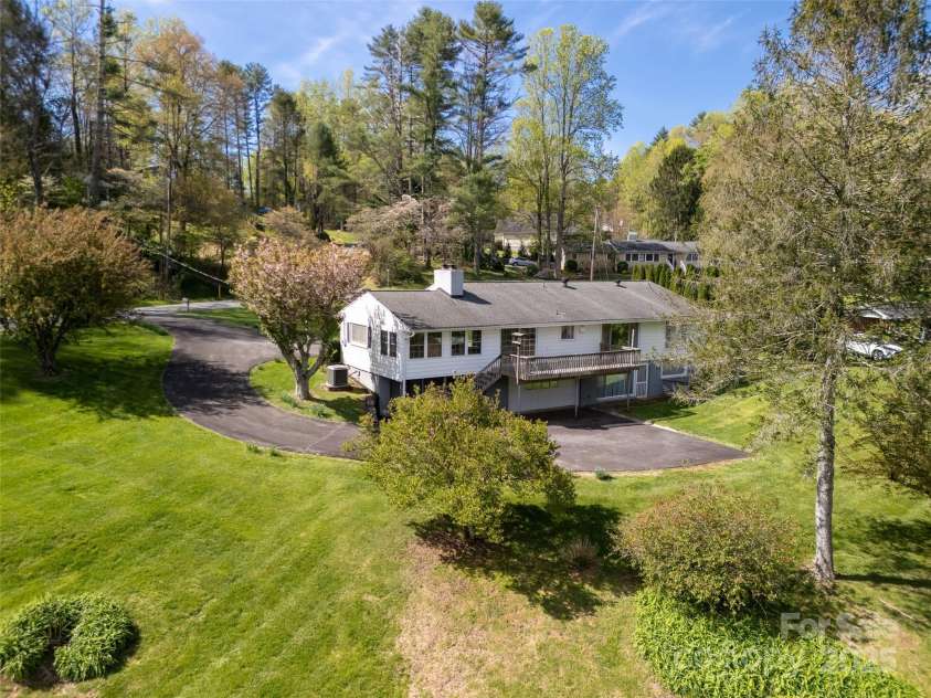 196 Woodland Terrace, Brevard, NC 28712.  MLS# CAR4254035, YatesRealty ID 13024. 