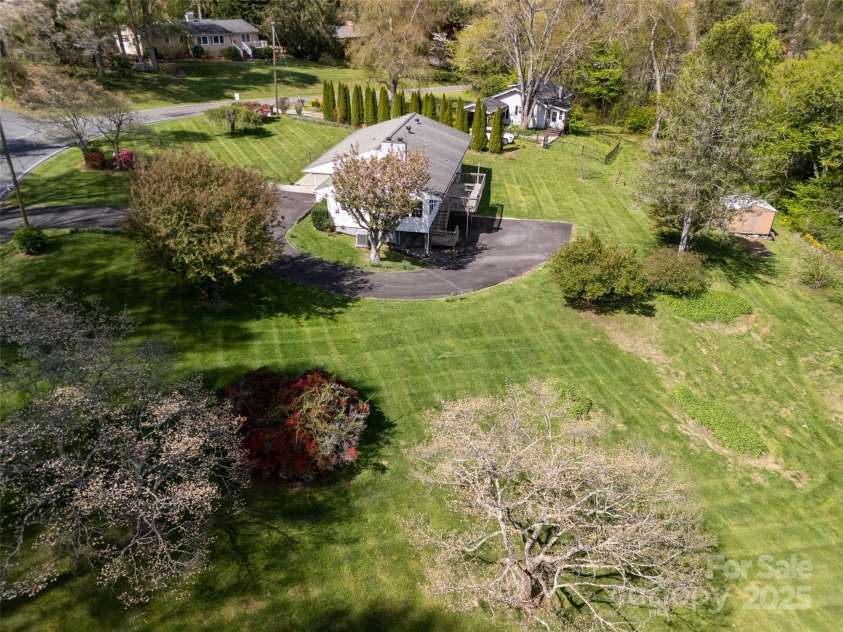 196 Woodland Terrace, Brevard, NC 28712.  MLS# CAR4254035, YatesRealty ID 13024. 