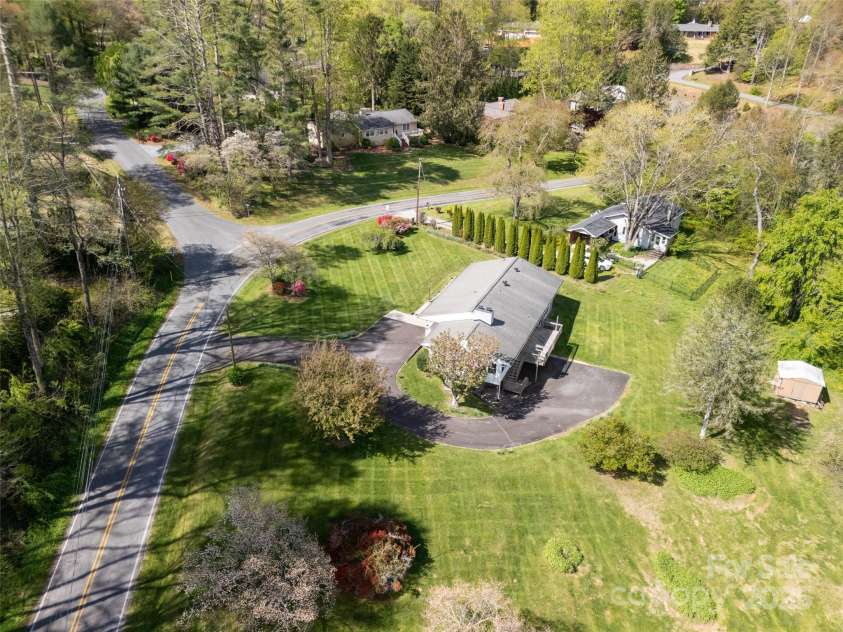 196 Woodland Terrace, Brevard, NC 28712.  MLS# CAR4254035, YatesRealty ID 13024. 