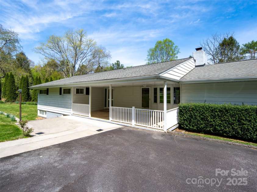 196 Woodland Terrace, Brevard, NC 28712.  MLS# CAR4254035, YatesRealty ID 13024. 