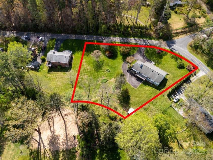 196 Woodland Terrace, Brevard, NC 28712.  MLS# CAR4254035, YatesRealty ID 13024. 