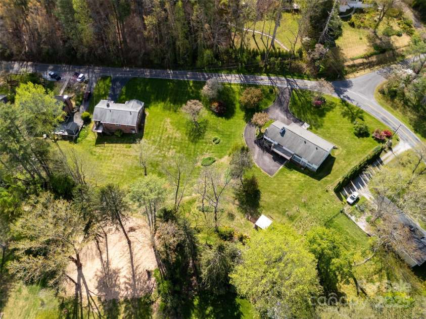 196 Woodland Terrace, Brevard, NC 28712.  MLS# CAR4254035, YatesRealty ID 13024. 