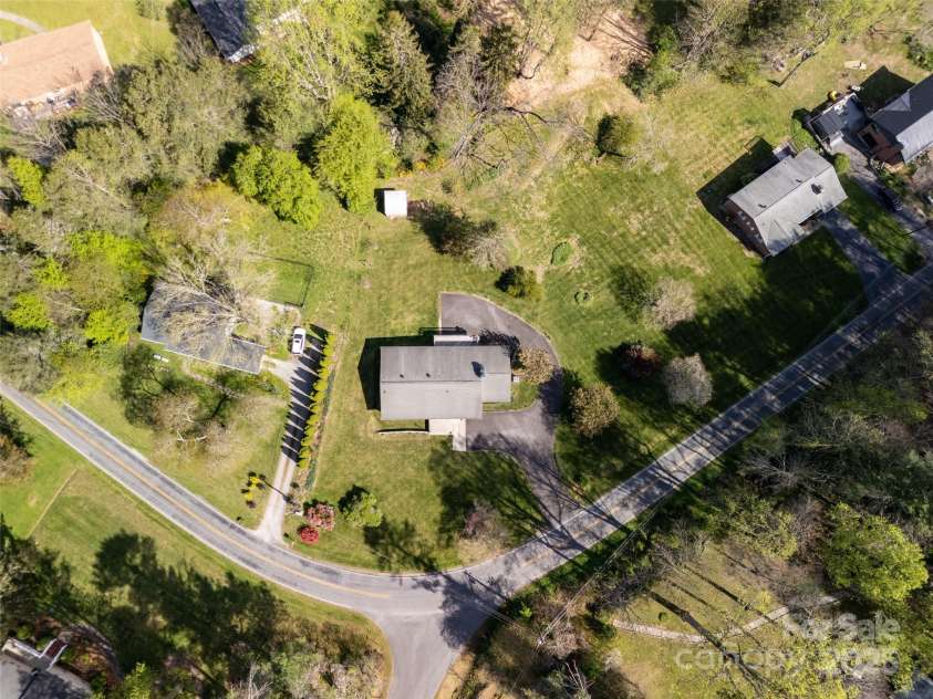 196 Woodland Terrace, Brevard, NC 28712.  MLS# CAR4254035, YatesRealty ID 13024. 