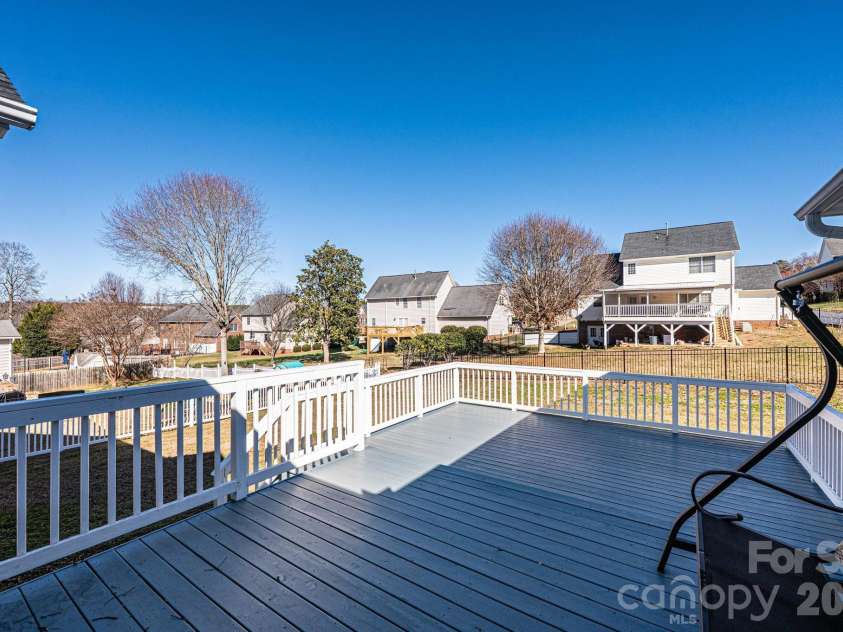 2576 Rolling Ridge Drive, Hickory, NC 28602.  MLS# CAR4339864, YatesRealty ID 13024. 