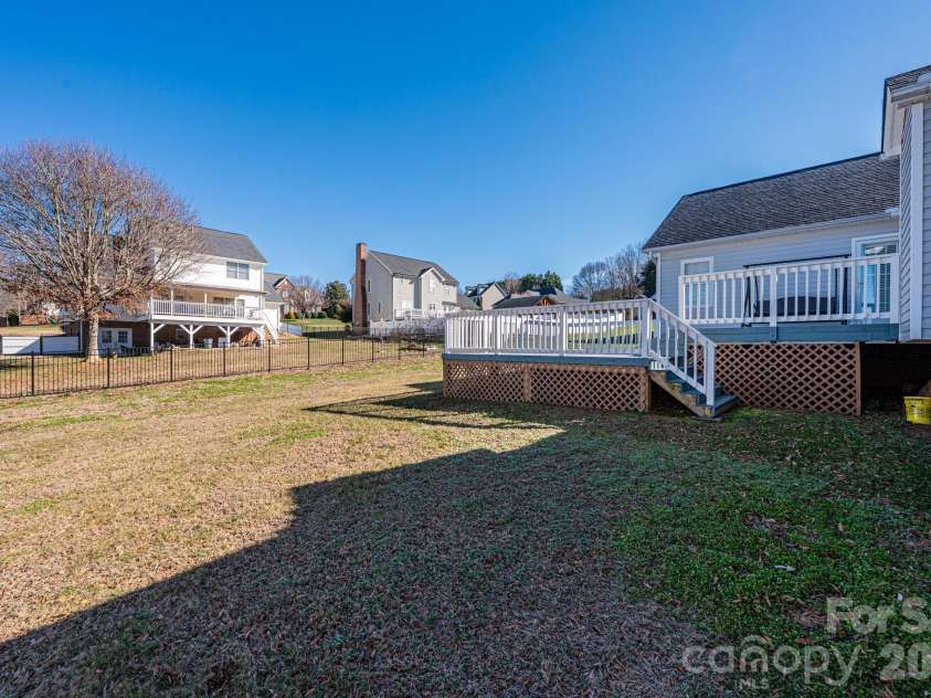 2576 Rolling Ridge Drive, Hickory, NC 28602.  MLS# CAR4339864, YatesRealty ID 13024. 