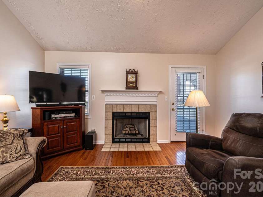 2576 Rolling Ridge Drive, Hickory, NC 28602.  MLS# CAR4339864, YatesRealty ID 13024. 
