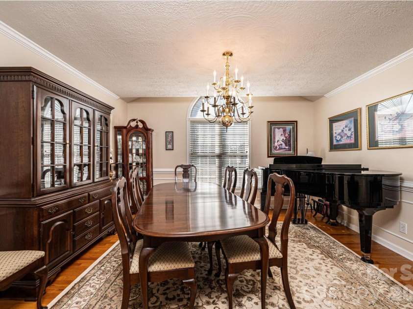 2576 Rolling Ridge Drive, Hickory, NC 28602.  MLS# CAR4339864, YatesRealty ID 13024. 