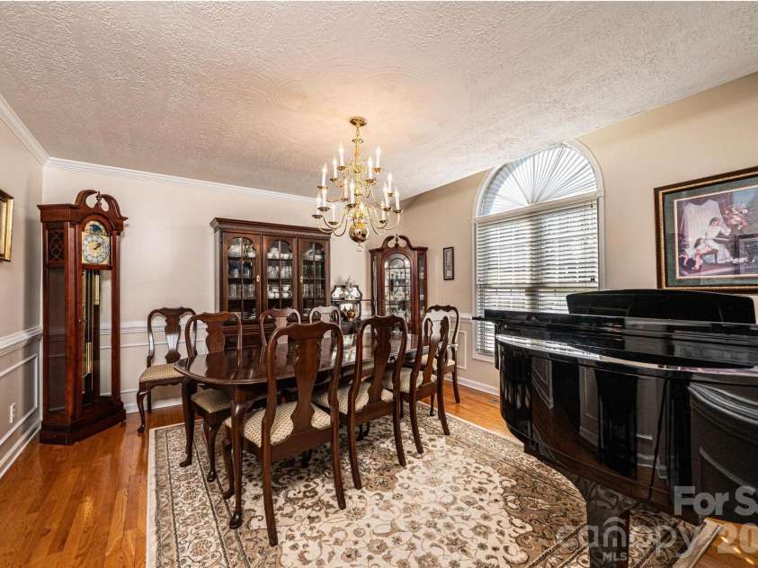 2576 Rolling Ridge Drive, Hickory, NC 28602.  MLS# CAR4339864, YatesRealty ID 13024. 