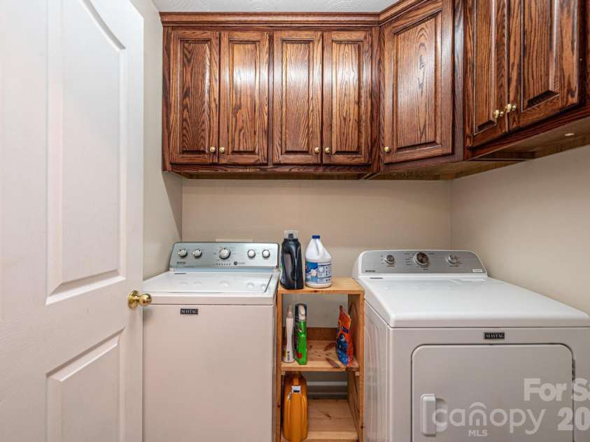 2576 Rolling Ridge Drive, Hickory, NC 28602.  MLS# CAR4339864, YatesRealty ID 13024. 
