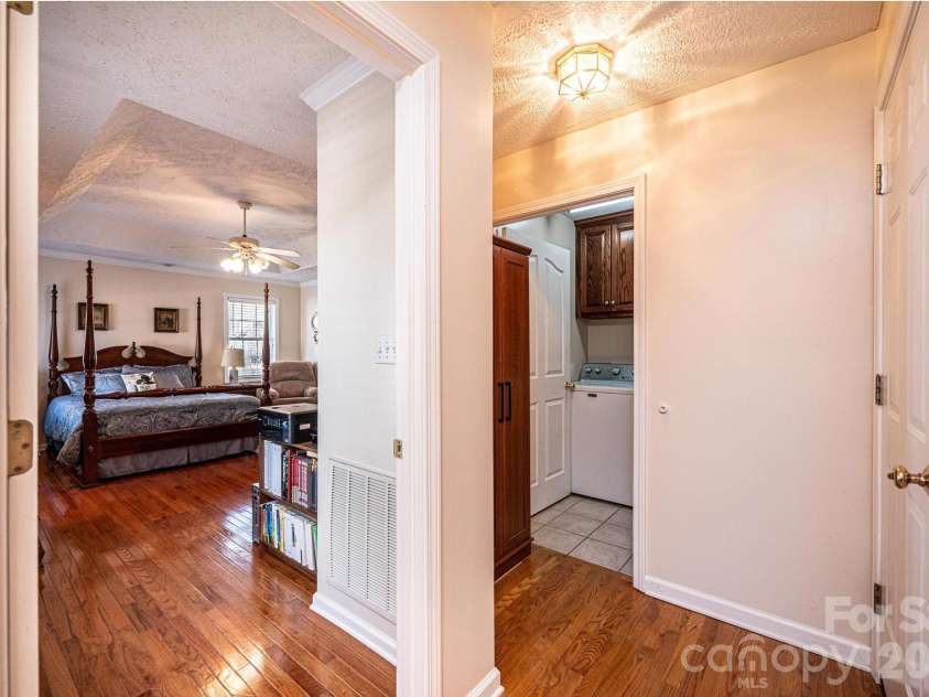 2576 Rolling Ridge Drive, Hickory, NC 28602.  MLS# CAR4339864, YatesRealty ID 13024. 