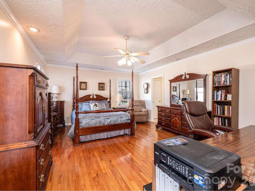 2576 Rolling Ridge Drive, Hickory, NC 28602.  MLS# CAR4339864, YatesRealty ID 13024. 