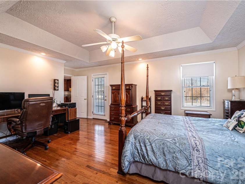 2576 Rolling Ridge Drive, Hickory, NC 28602.  MLS# CAR4339864, YatesRealty ID 13024. 