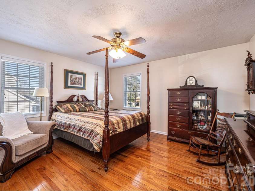 2576 Rolling Ridge Drive, Hickory, NC 28602.  MLS# CAR4339864, YatesRealty ID 13024. 