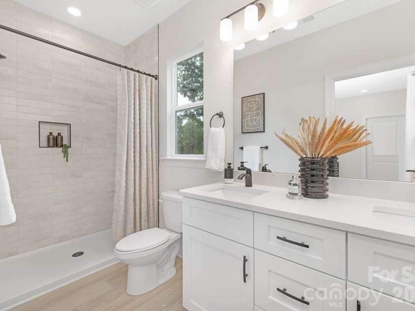 4015 Oakdale Road, Charlotte, NC 28216.  MLS# CAR4345799, YatesRealty ID 13025. 