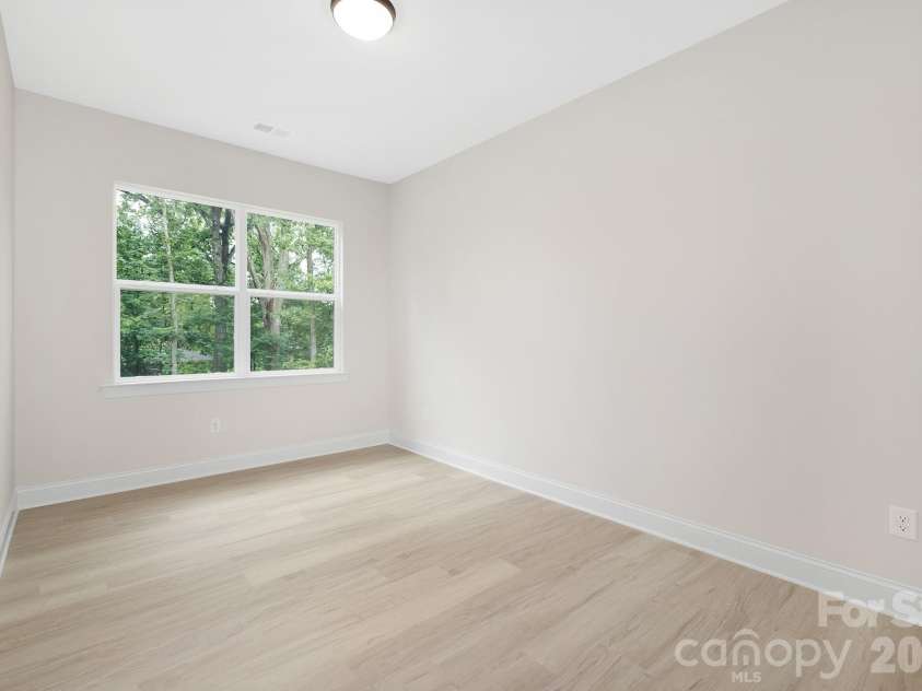 4015 Oakdale Road, Charlotte, NC 28216.  MLS# CAR4345799, YatesRealty ID 13025. 