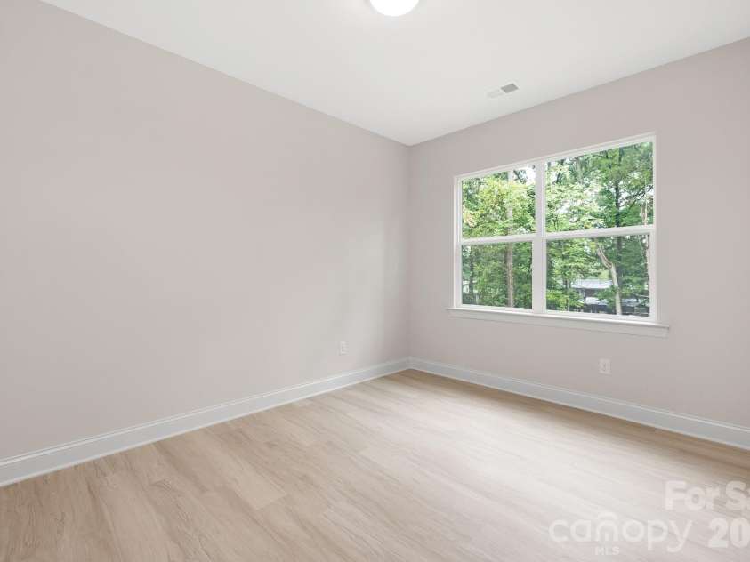 4015 Oakdale Road, Charlotte, NC 28216.  MLS# CAR4345799, YatesRealty ID 13025. 