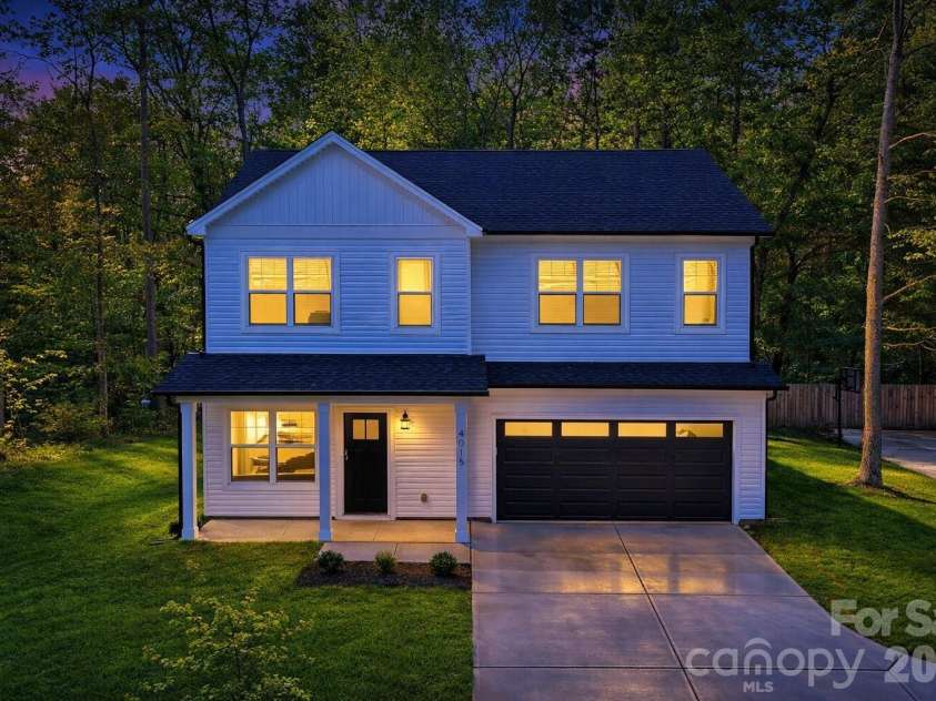 4015 Oakdale Road, Charlotte, NC 28216.  MLS# CAR4345799, YatesRealty ID 13025. 