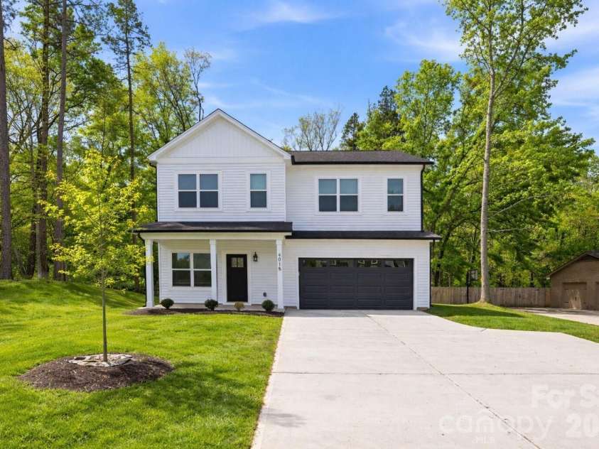 4015 Oakdale Road, Charlotte, NC 28216.  MLS# CAR4345799, YatesRealty ID 13025. 