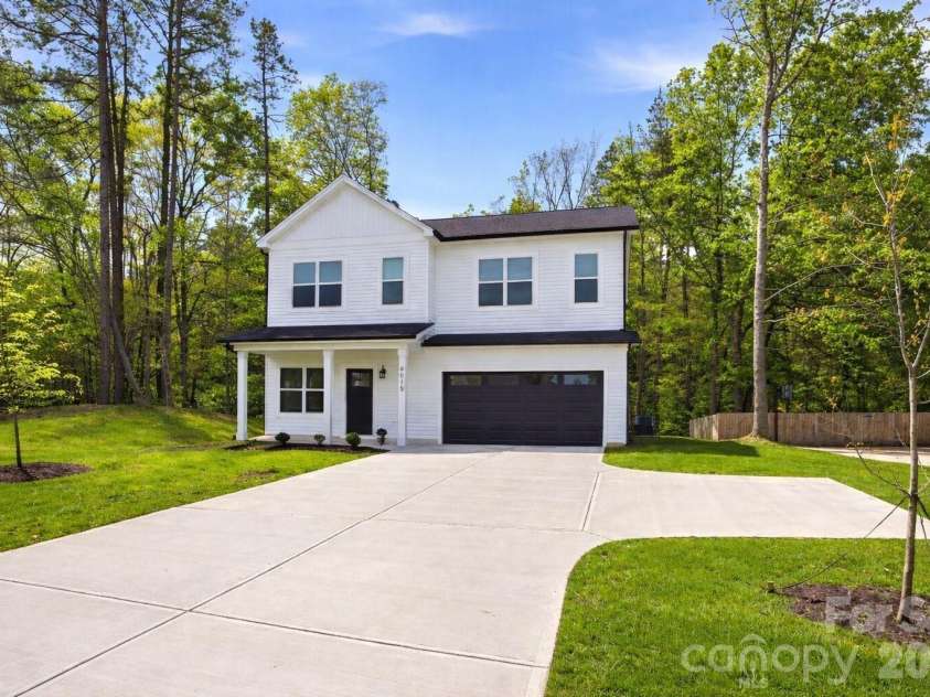 4015 Oakdale Road, Charlotte, NC 28216.  MLS# CAR4345799, YatesRealty ID 13025. 