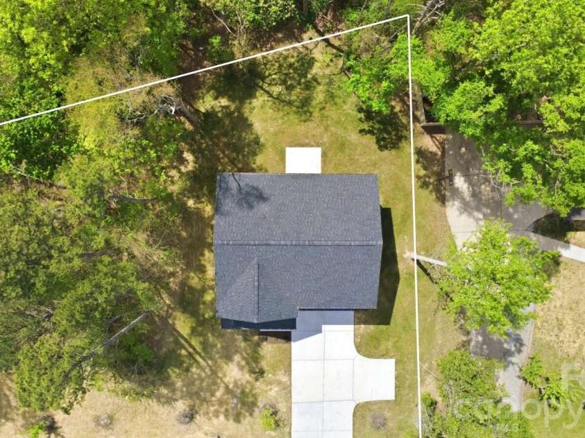 4015 Oakdale Road, Charlotte, NC 28216.  MLS# CAR4345799, YatesRealty ID 13025. 