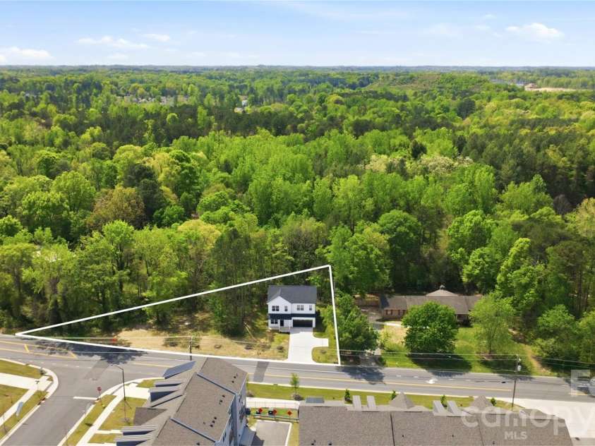 4015 Oakdale Road, Charlotte, NC 28216.  MLS# CAR4345799, YatesRealty ID 13025. 