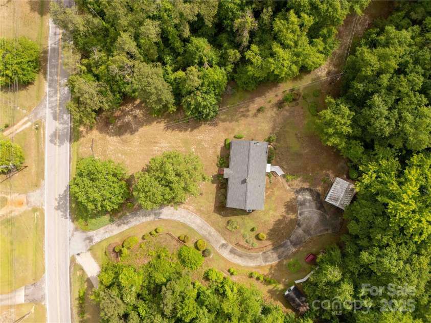 439 Kershaw Country Club Road, Kershaw, SC 29067.  MLS# CAR4255005, YatesRealty ID 13025. 