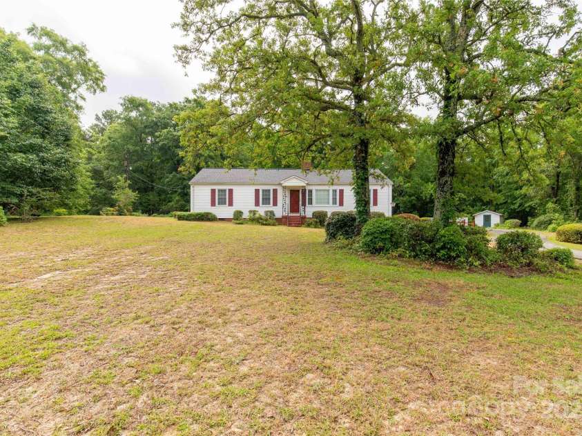 439 Kershaw Country Club Road, Kershaw, SC 29067.  MLS# CAR4255005, YatesRealty ID 13025. Home sits way back from the road