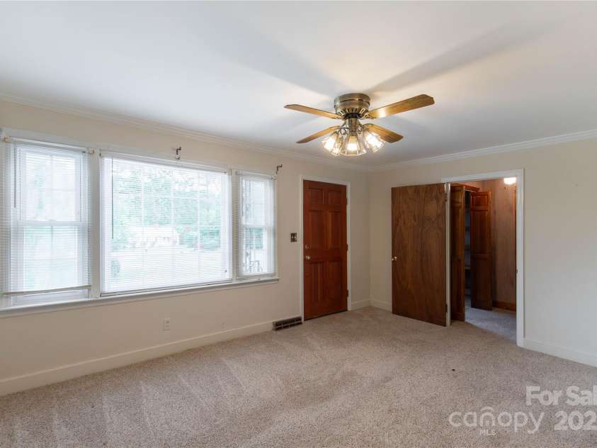 439 Kershaw Country Club Road, Kershaw, SC 29067.  MLS# CAR4255005, YatesRealty ID 13025. Living Room view to hallway